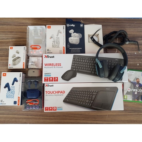 375 - Large Electronic Collection of Wireless Keyboard, Mouse, Various Wireless Headphone (A/F) Xbox 1, FI... 