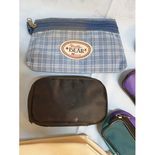 395 - Various Pencil Boxes / Toiletry Bags / Small Purses (7)