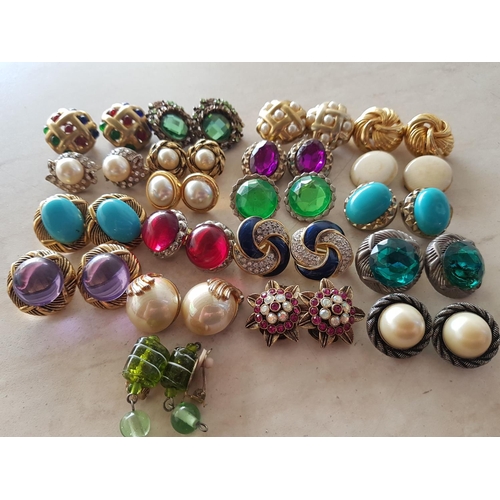 338 - 20 x Pair and More Vintage and Retro Ladies Clip