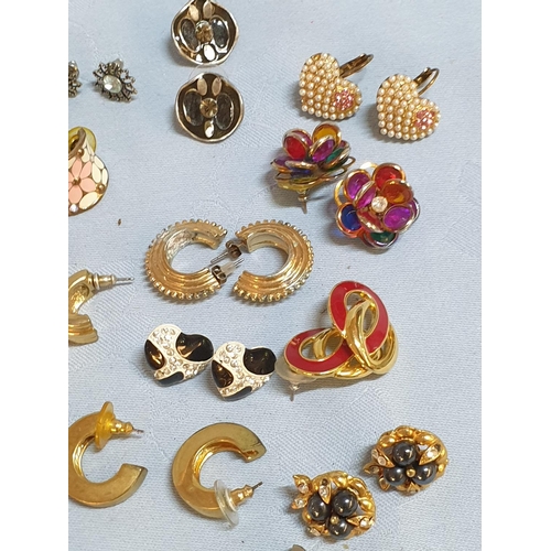 400 - Huge Vintage and Retro Custom Jewellery (Earrings, Rings, Brooches and Other) More than 50pcs