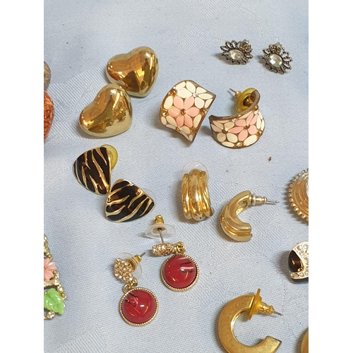 400 - Huge Vintage and Retro Custom Jewellery (Earrings, Rings, Brooches and Other) More than 50pcs