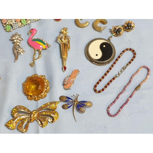 400 - Huge Vintage and Retro Custom Jewellery (Earrings, Rings, Brooches and Other) More than 50pcs