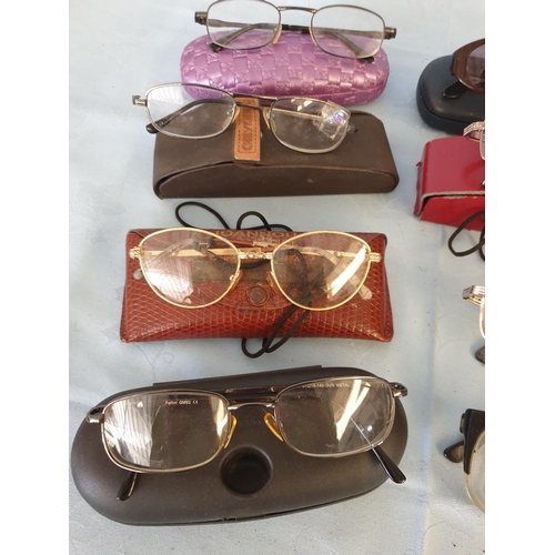 420 - Collection of 12 x Retro Sunglasses and Reading Glasses Together with Retro Glasses Lenses (3)