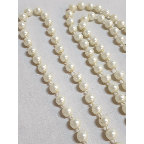 253 - Vintage / Retro Long Single Strand Pearl Necklace (Approx. L: 76cm)