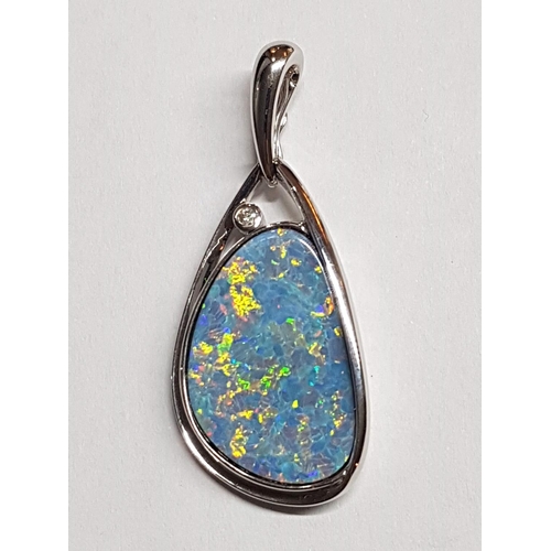 289 - 18ct White Gold and Little Diamonds and Opal (?) Pendant, Total Weight 10.36gr, Size Approx 3.2 xc1.... 