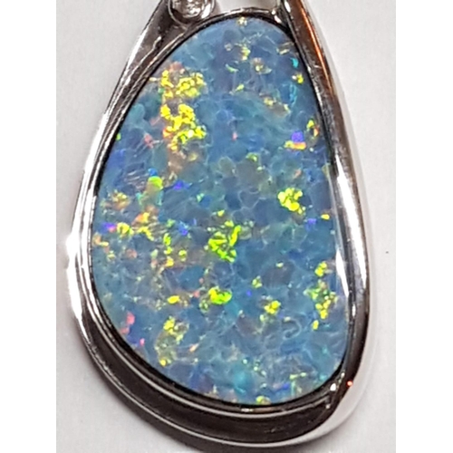 289 - 18ct White Gold and Little Diamonds and Opal (?) Pendant, Total Weight 10.36gr, Size Approx 3.2 xc1.... 