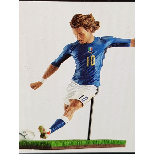 472 - 4 x Football Players Figurines inc; 3 x Francesco Totti and 1 x Paolo Di Canio (1/9 Scale Polystone ... 