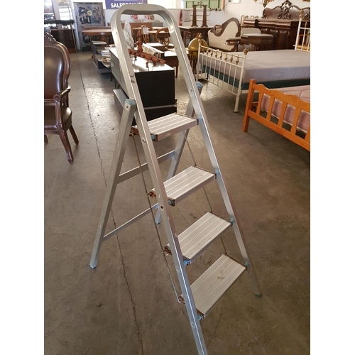 522 - Aluminium 4 - Step Ladder (A/F)