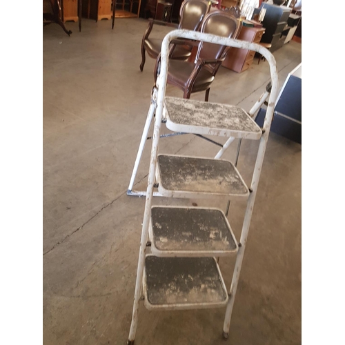 523 - Metal 4 Step Aluminium Ladder (A/F)