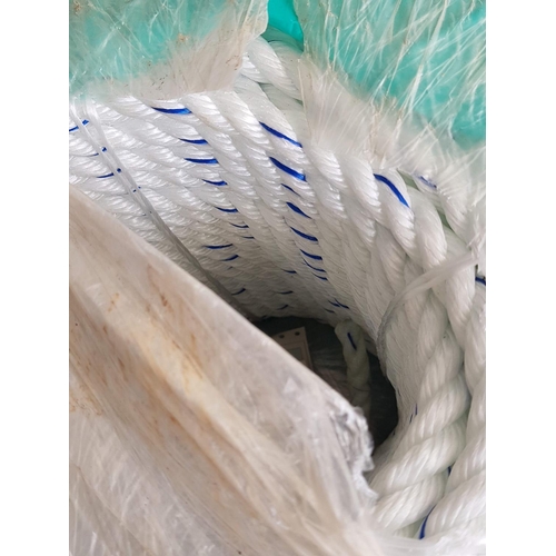 544 - White and Blue Polypropylene Rope Approx 200metre (Approx 17kg)