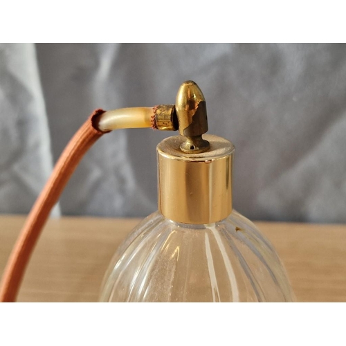 664 - Vintage Glass Perfume Atomizer, (Approx. H: 12cm)