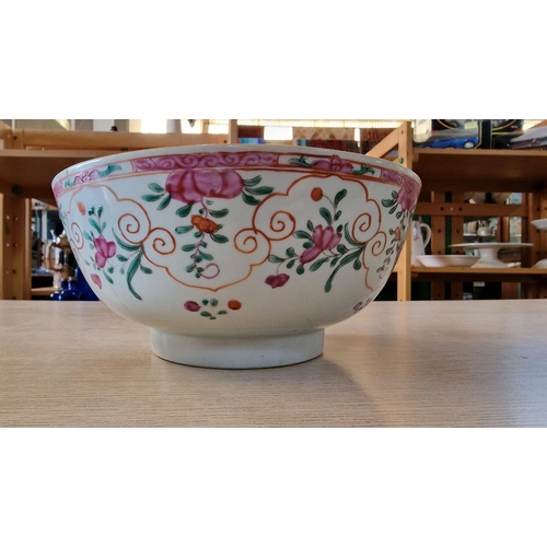 688 - Antique Round Chinese Bowl, Hand Painted with Floral Decoration in Natural Colours, (Approx. Ø: 23cm... 