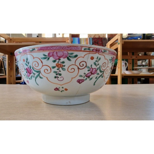 688 - Antique Round Chinese Bowl, Hand Painted with Floral Decoration in Natural Colours, (Approx. Ø: 23cm... 