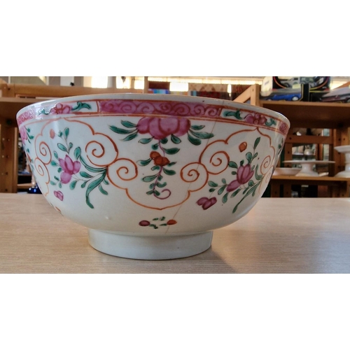 688 - Antique Round Chinese Bowl, Hand Painted with Floral Decoration in Natural Colours, (Approx. Ø: 23cm... 