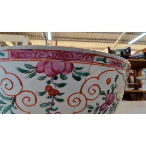 688 - Antique Round Chinese Bowl, Hand Painted with Floral Decoration in Natural Colours, (Approx. Ø: 23cm... 