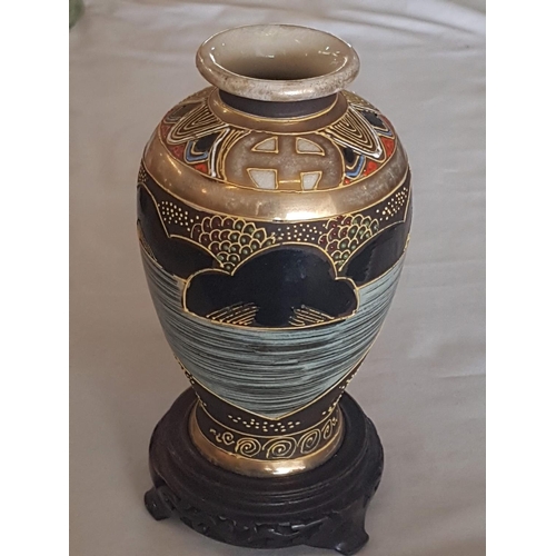 621 - Old Asian Vase Signed as Japan Satsuma, Japanese Vase (H:16cm) on Round Wooden Base