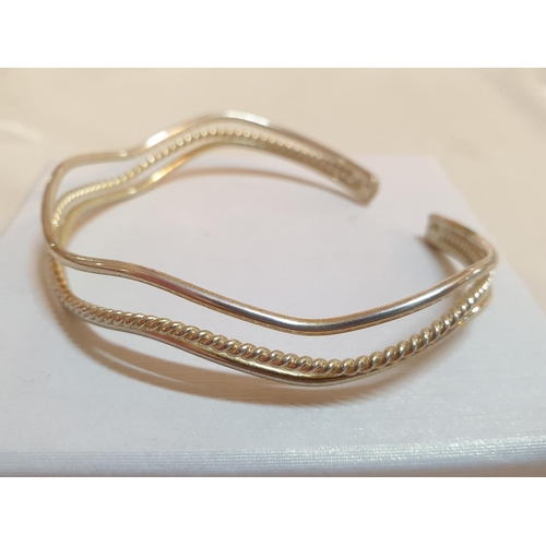 827 - Sterling Silver Hallmarked .925 Ladies Triple Wire Bangle / Bracelet, Total Weight 11.6grms