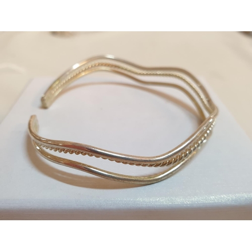 827 - Sterling Silver Hallmarked .925 Ladies Triple Wire Bangle / Bracelet, Total Weight 11.6grms