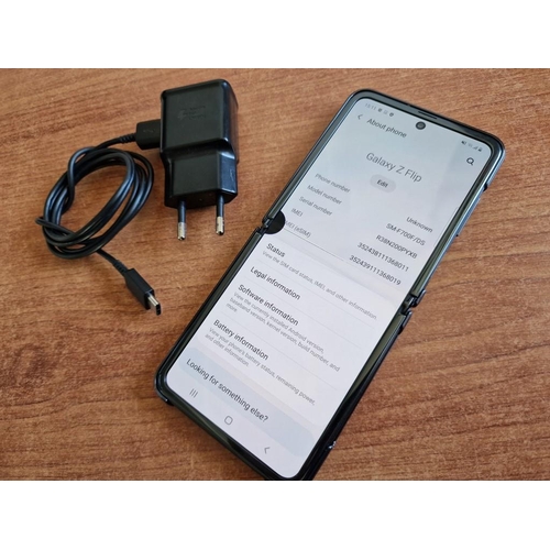 69 - Samsung Z Flip Mobile Phone, (Model SM-F700F/DS), Dual Sim, 256Gb, Introduced in 2000, Factory Reset... 
