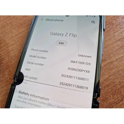 69 - Samsung Z Flip Mobile Phone, (Model SM-F700F/DS), Dual Sim, 256Gb, Introduced in 2000, Factory Reset... 