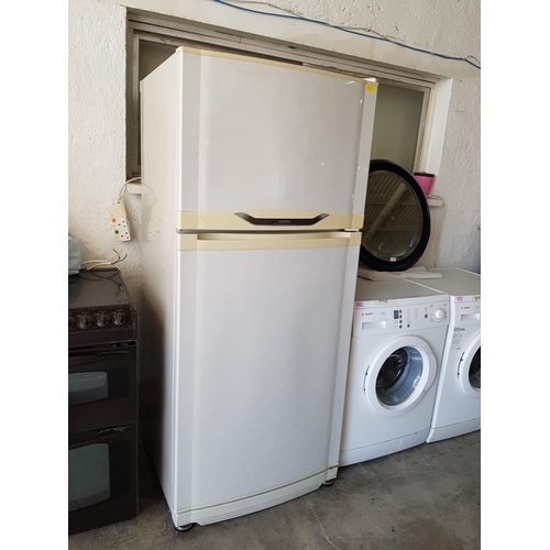 256 - Refrigerator Goldstar, White (75 x 174cm) *Basic Test and Working*