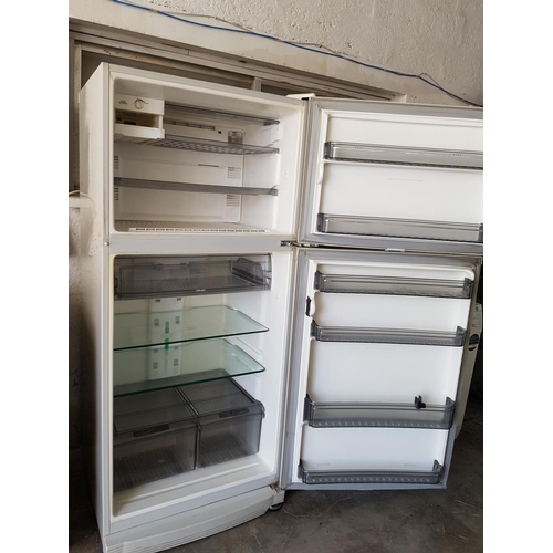 256 - Refrigerator Goldstar, White (75 x 174cm) *Basic Test and Working*