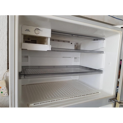 256 - Refrigerator Goldstar, White (75 x 174cm) *Basic Test and Working*