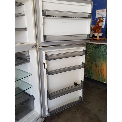 256 - Refrigerator Goldstar, White (75 x 174cm) *Basic Test and Working*