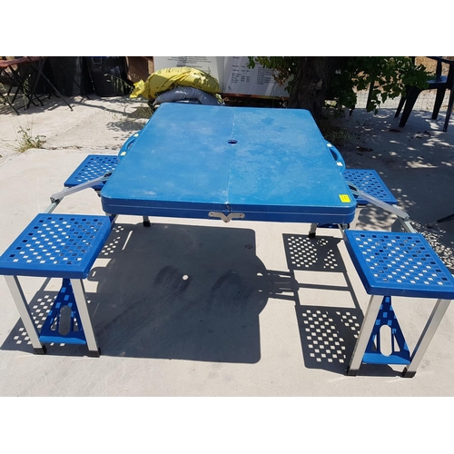 560 - Retro Folding Pic-Nic Table with Bench