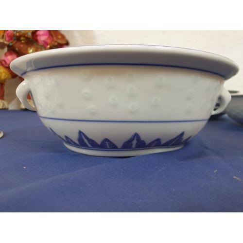 428 - 34pieces of Blue and White Porcelain Crockery with Dragon Pattern