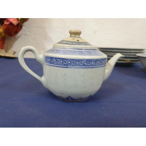 428 - 34pieces of Blue and White Porcelain Crockery with Dragon Pattern