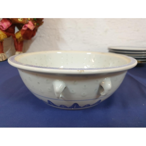 428 - 34pieces of Blue and White Porcelain Crockery with Dragon Pattern