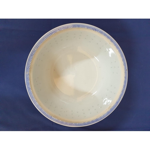 428 - 34pieces of Blue and White Porcelain Crockery with Dragon Pattern