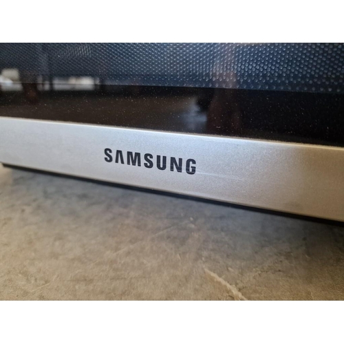 526 - Samsung Microwave Oven and 'Super Grille', (Model: PG113UR)