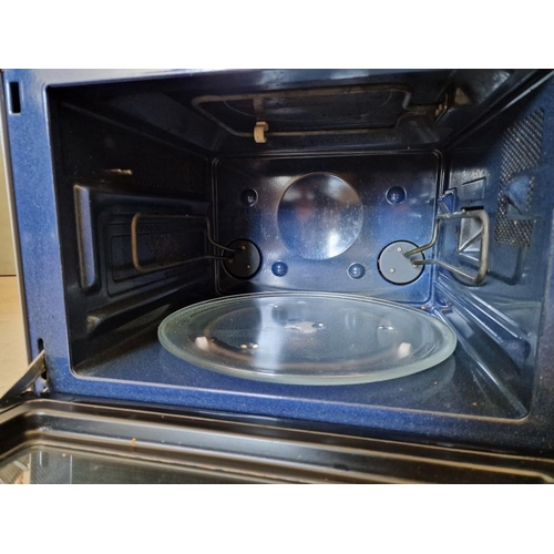 526 - Samsung Microwave Oven and 'Super Grille', (Model: PG113UR)