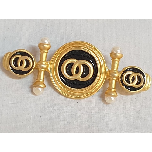 554 - Vintage Gold Tone Bijoux Ladies Brooch with Matching Clip -on Earrings