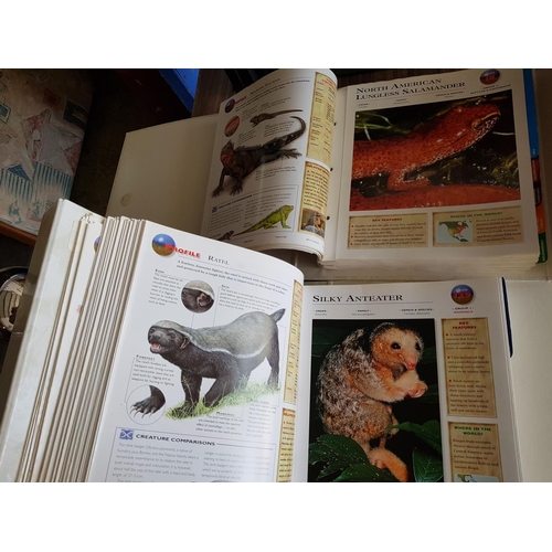 584 - 2 x Volume About Wildlife Explorer, Books