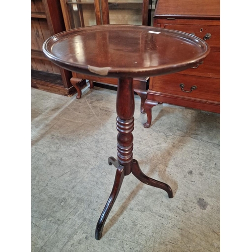 797 - Antique Round Side / Lamp Table with Turned Pedestal Leg and Tripod Feet, (Approx. Ø: 42, H: 78cm)