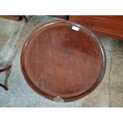 797 - Antique Round Side / Lamp Table with Turned Pedestal Leg and Tripod Feet, (Approx. Ø: 42, H: 78cm)