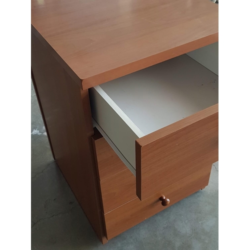 826 - 4 - Drawers Desk Unit on Wheels (First Drawer with Lock, Missing Key), (50 x 45.5 x 71cm)