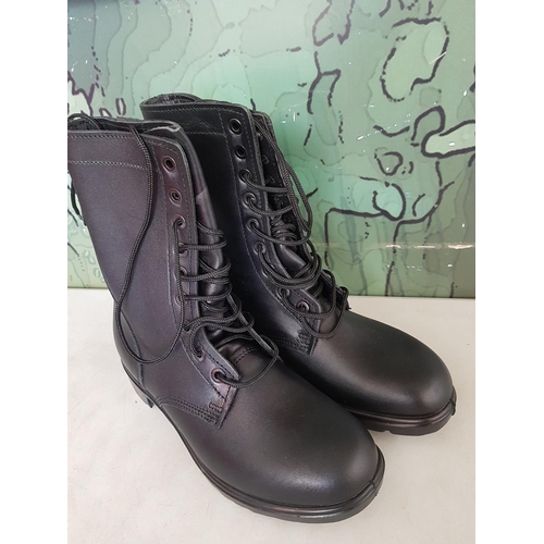 827 - Pair of Combat Boots Black Army Style, Size 41