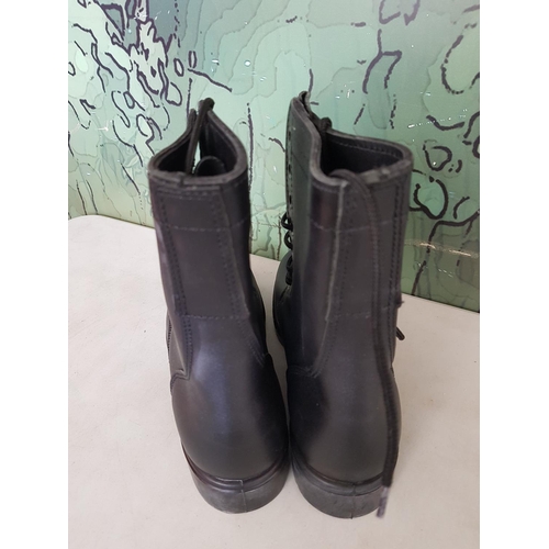 827 - Pair of Combat Boots Black Army Style, Size 41