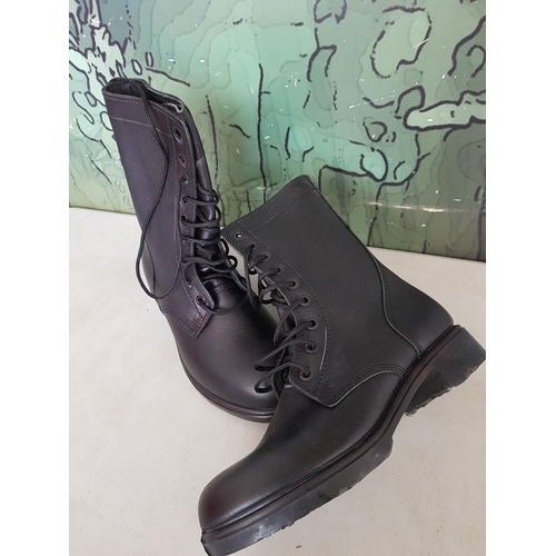 827 - Pair of Combat Boots Black Army Style, Size 41