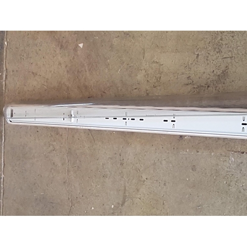 676 - Fluorescent Light (L:131.5cm) Together with 5 x Fluorescent Fittings (No Tubes), (L:156cm each), (6)