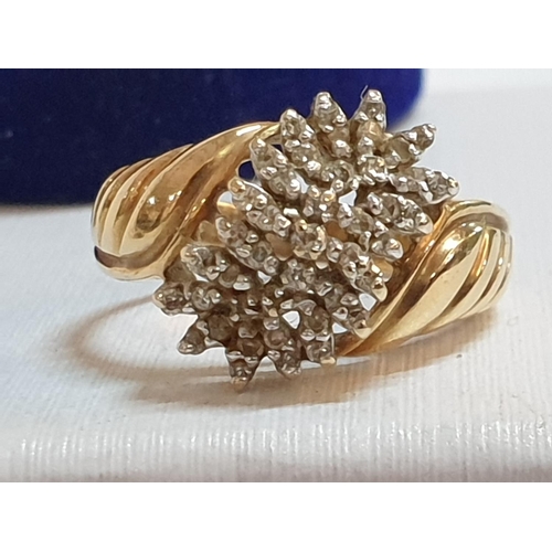 189 - 9ct Gold and Diamond Cluster Ring, (Approx. 3.7g)