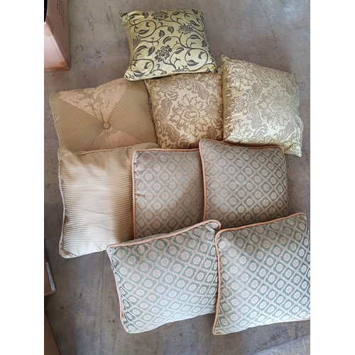 516 - 9 x Satin Decorative Pillows in Green Patterns