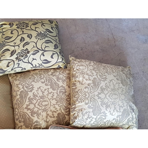 516 - 9 x Satin Decorative Pillows in Green Patterns