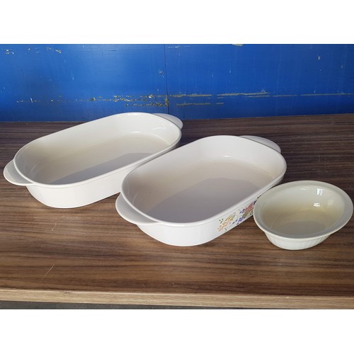 604 - 3 x Various Sizes and Shapes Oven Dishes