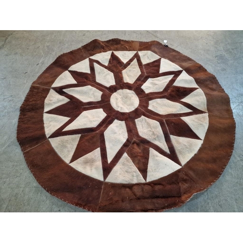 709 - Round Hide / Skin Carpet with Geometric Pattern, (Approx. Ø: 200cm)