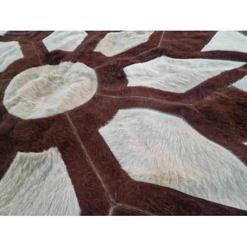 709 - Round Hide / Skin Carpet with Geometric Pattern, (Approx. Ø: 200cm)